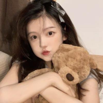 9顶假发的女孩